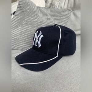 Melon Wear navy & white Yankees canon adjustlable Velcro baseball cap